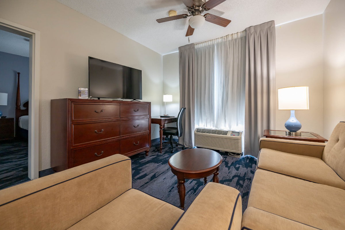 King suite living room